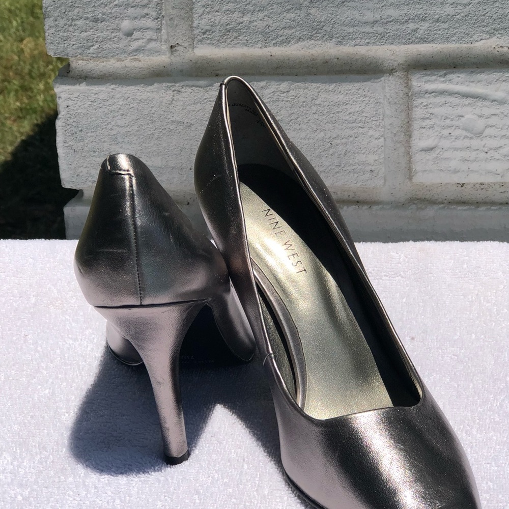 Shoes - Picture 6 of 8